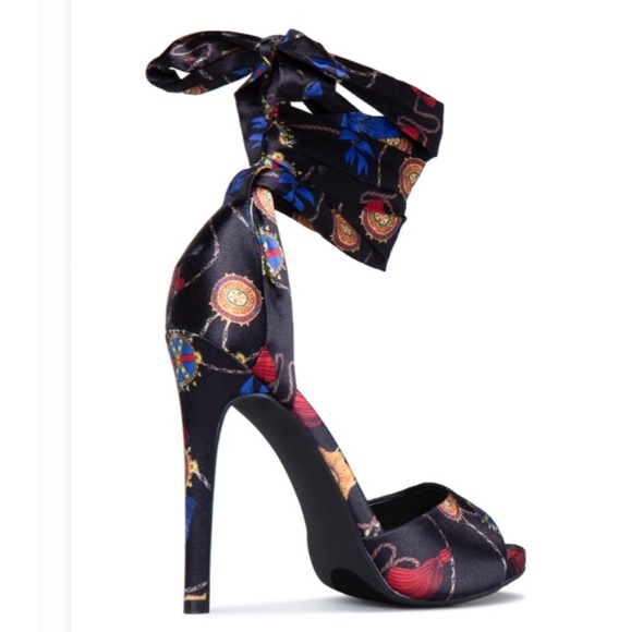 Stiletto-heeled sandal with wraparound ankle laces - Picture 2 of 3